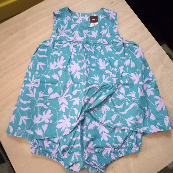 NWOT 12-18m Tea Blue with Pink Floral Design Romper feat. Crossover - Picture 1 of 5
